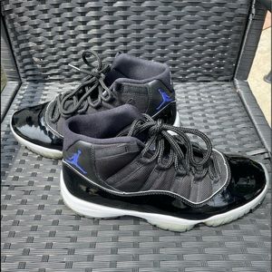 Jordan 11s retro space jams